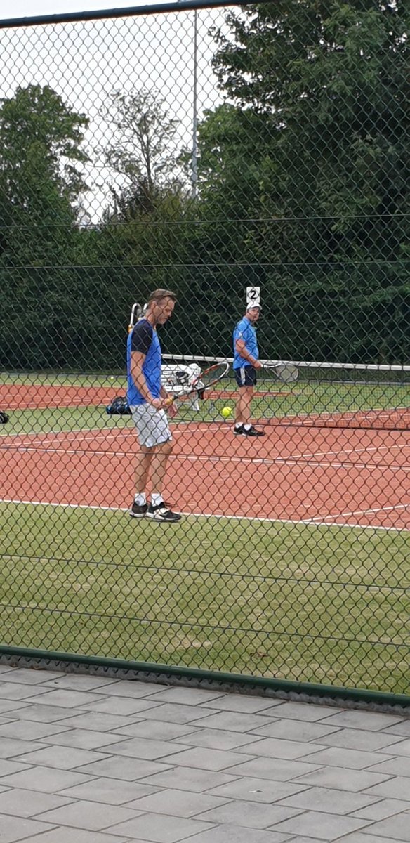 Eerstewittien's tweet photo. Heerlijke tennismiddag weer! https://t.co/ieMQ9jZtz5