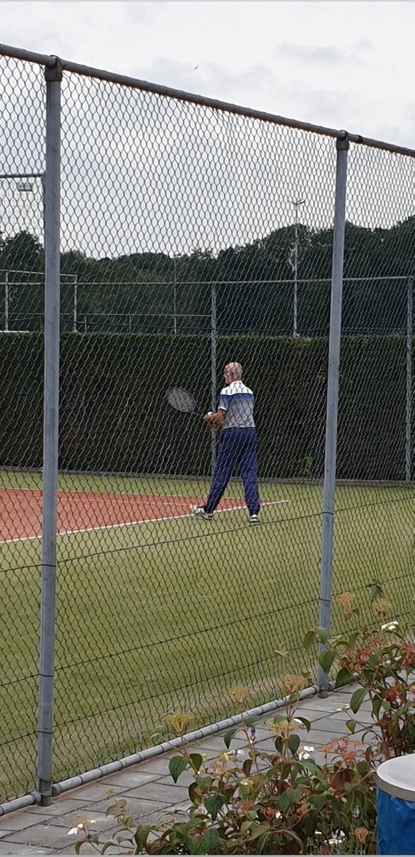 Eerstewittien's tweet photo. Heerlijke tennismiddag weer! https://t.co/ieMQ9jZtz5