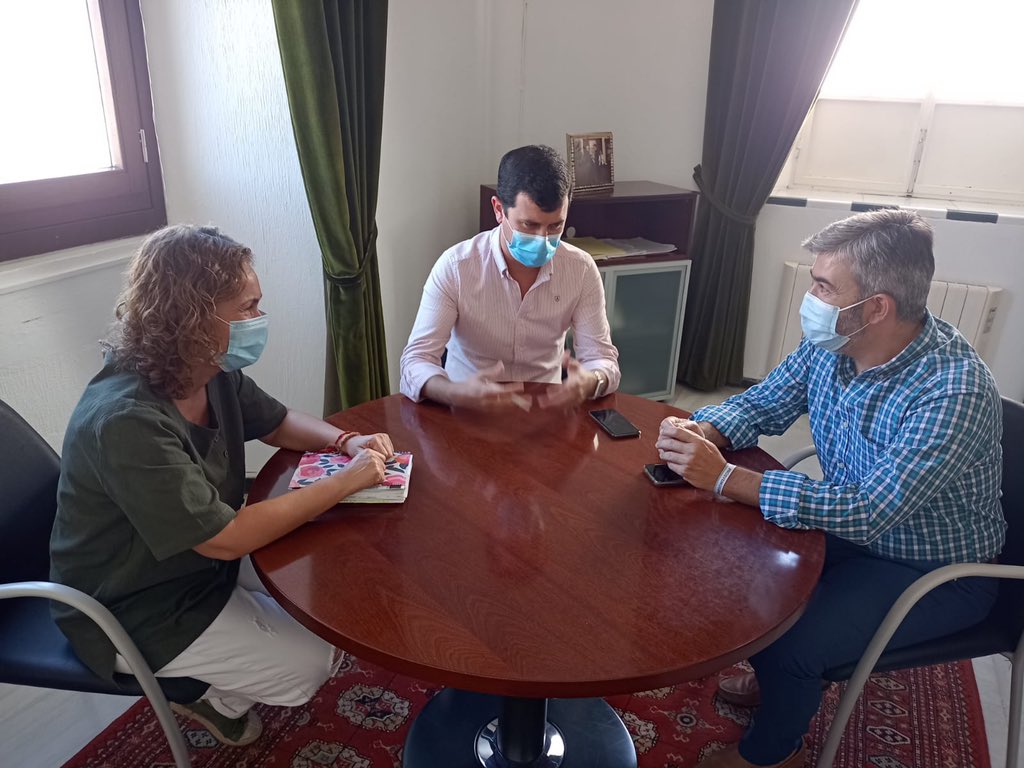 Esta semana nuestro Coordinador Nacional ha visitado el <a href="/AytoConstantina/">Ayuntamiento de Constantina</a> para mantener un encuentro con su alcalde y primera teniente de alcalde, Rubén Rivera y Sonia Ortega. Compartimos el objetivo de desarrollar nuestra tierra y mejorar la vida de los andaluces.
#PoderAndaluz