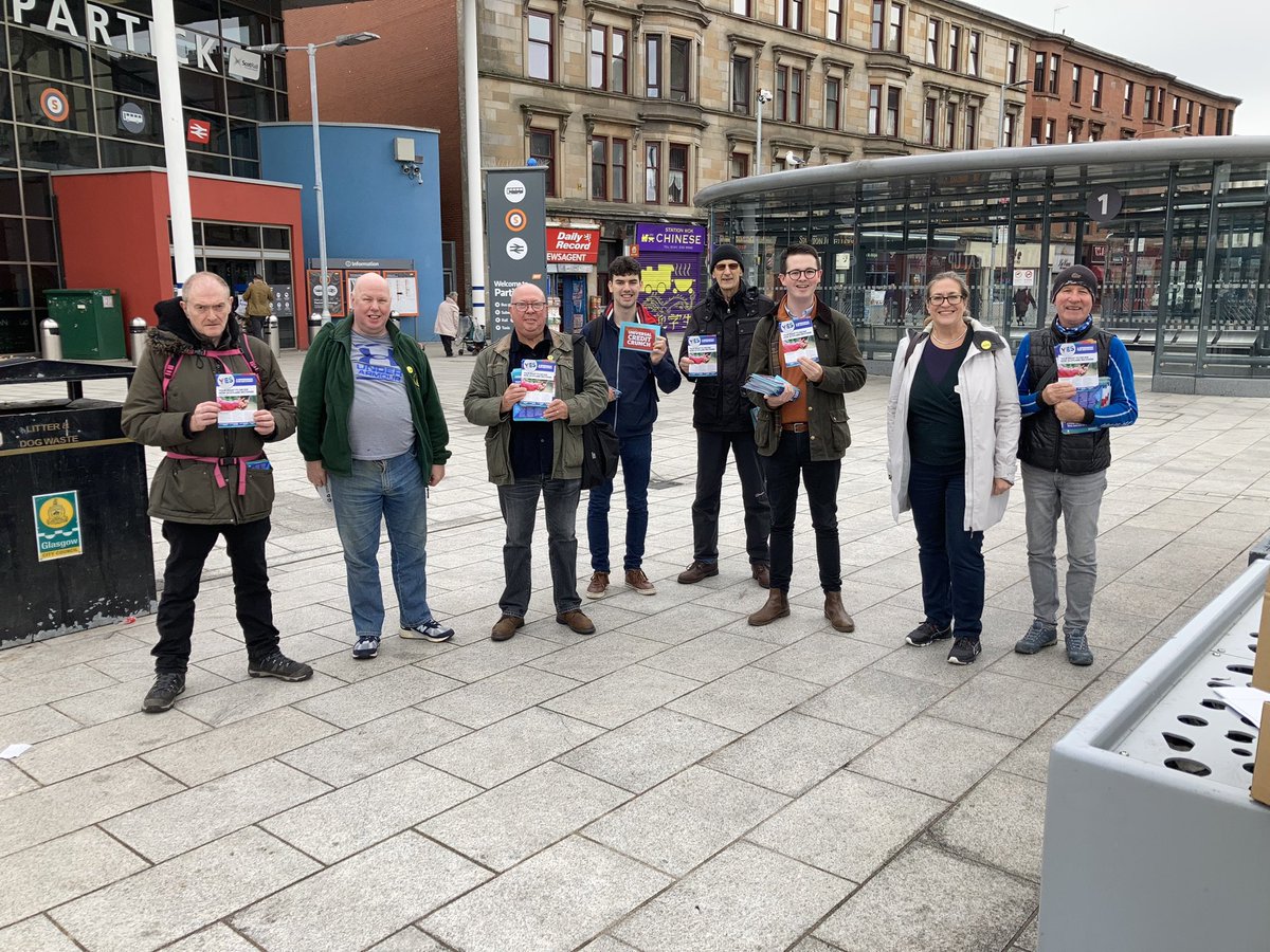 GradySNP's tweet photo. Team @SNPKelvin out and about on the streets of #Partick (finishing just before the rain started) - inc obligatory iconic #GardnerStreet pic… @YesScot #ReferendumForRecovery booklet well received by local residents #YouYesYet #activeSNP https://t.co/t6oJbSsltT
