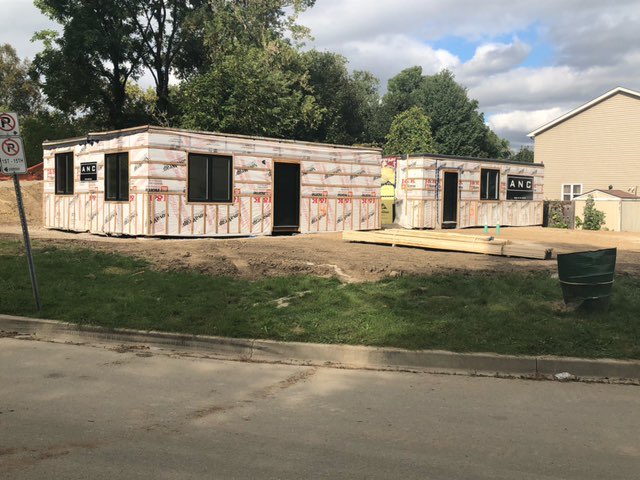 bhutch_53's tweet photo. Affordable Housing Modular Homes on site at 18 Stinson. One more step in achieving the 10 year housing plan of 506 units in Brantford/Brant. #472togo https://t.co/8UnWEkifzg