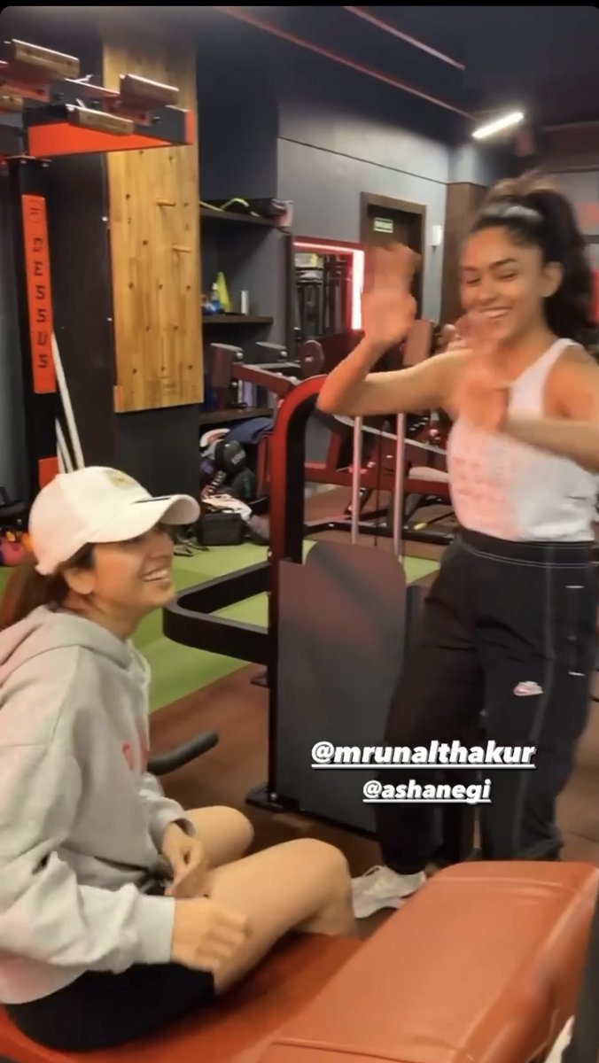 Asha Negi with Mrunal Thakur 😍😍 
<a href="/AshaNegi7/">Asha Negi</a> ❤️
Credit: Rohit Nair’s instagram story