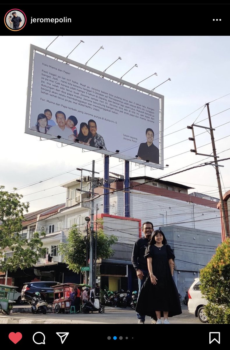 catsedih's tweet photo. gw bilang “aku sayang kalian” langsung ke orang tua aja ngga pernah, ini Jerome bikin billboard segede gaban buat ngungkapin perasaannya ke orang tuanya… keren🧎🏼 https://t.co/A9huPlGKSn