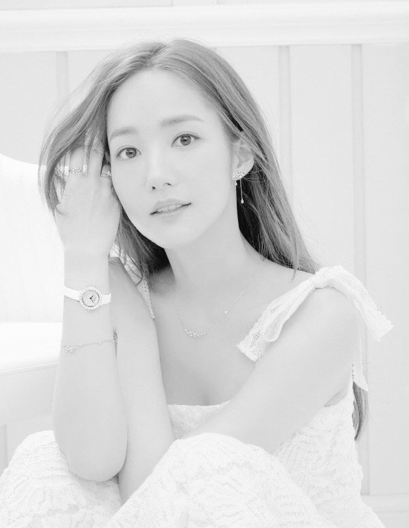 AsmaraIioka's tweet image. ⠀ 
⠀ 
Andini Larasati, 1988.
Ibu tunggal yang bersibuk di balik toko kerajinan tembikar serta kedai soto.

Omong-omong, apa pilihan menu makanan kalian malam ini?
⠀ 
⠀