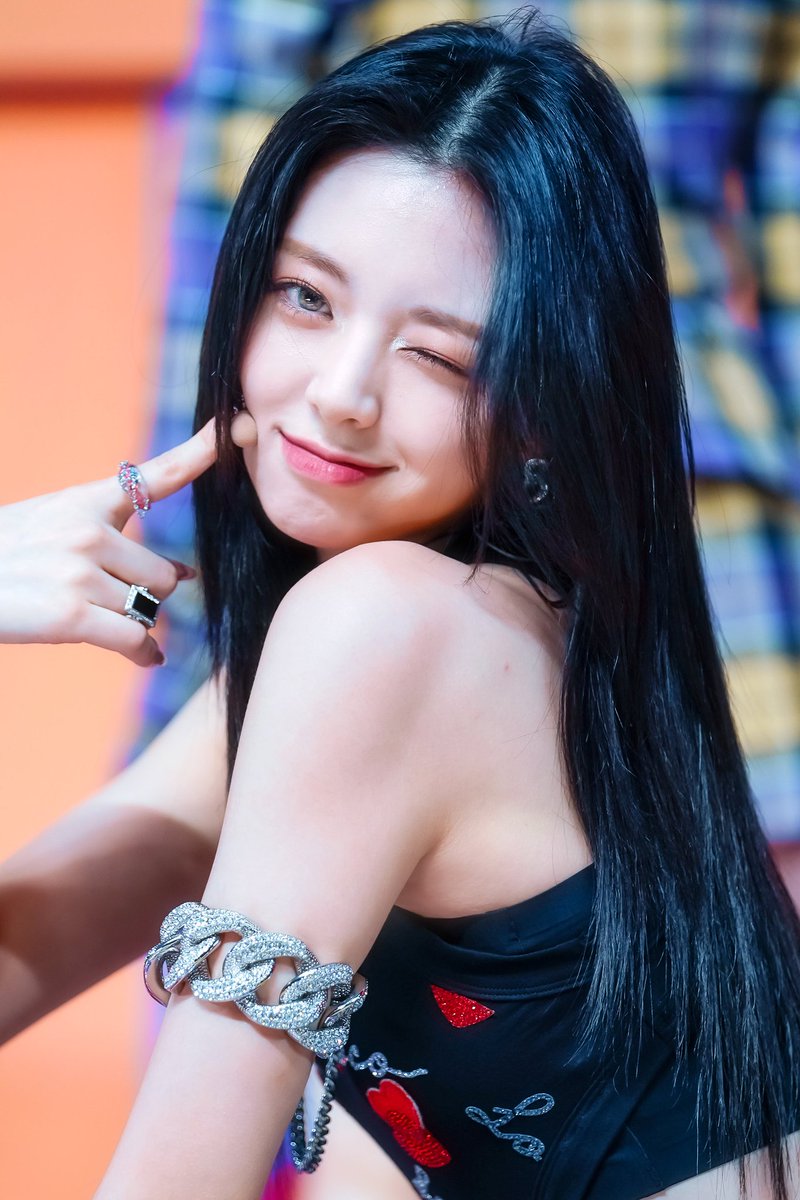 hourly yuna tweet media