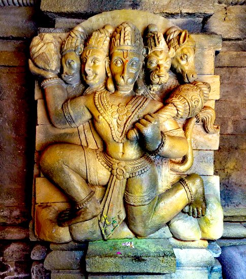 Sumita327's tweet image. 17th century Panchmukhi Prabhu Hanuman at the popular #Ancient Prabhu Shri Ram Mandir in #Manikaran, Himachal Pradesh, built by Raja Jagat Singh and it’s famous for its glorious divine Murtis of Prabhu Ram and Ma Sita.
Jai Shri Ram! Jai Bajrang Bali! 🌺🙏❤️🚩
@LostTemple7