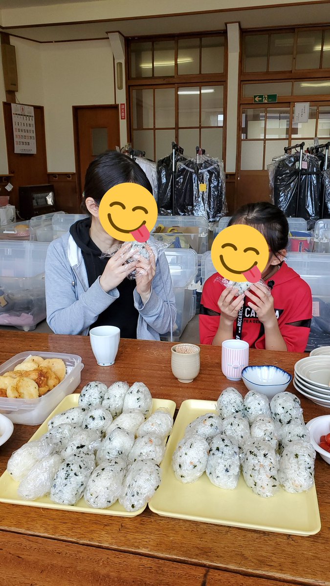 kaikakunoarasi's tweet photo. 『信州こども食堂たてはや』👩👨

今日からスタートしましたよ☺️

「美味しいお米で作ったおにぎり🍙」
をご提供します😋

「こどもボックス」（学用品リユース）
と同時開催です。
毎週土曜日。小諸市田町の健速会館。
学用品リユースは、10時～13時
こども食堂は、11：30～12：30です。 https://t.co/3COMCYgUwE