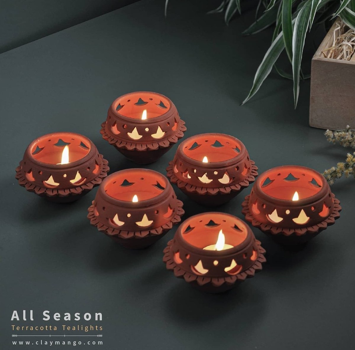 Claymangoindia's tweet photo. Bring in festivities with our quintessential range of Minimal &amp; contemporary handcrafted designs ushering positivity, prosperity, happiness and enrich your surroundings and inner self with aura of them.
#claymango #Tealights #studytabletealights #decorative #claymangooriginals https://t.co/8O0E7FKP8F