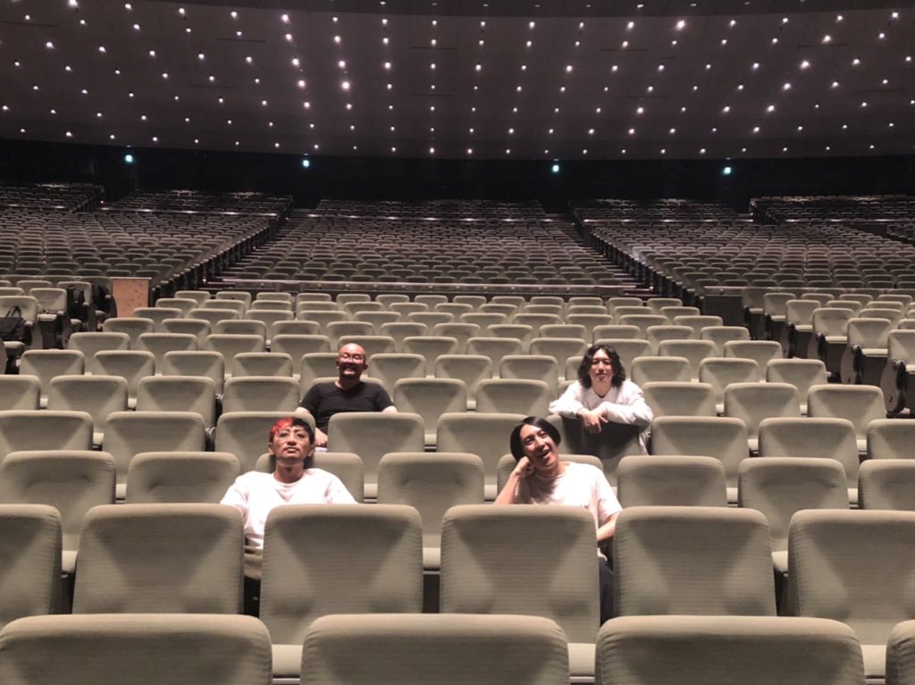 simomits's tweet photo. ヨルシカ盗作ツアーファイナル@東京国際フォーラム2日目ついに終わってしまった…

2021年の夏はこのツアーの思い出が沢山😭無事完走できて本当に良かったです

見に来てくださった方々、本当にありがとうございました！ https://t.co/i2YC422FKv