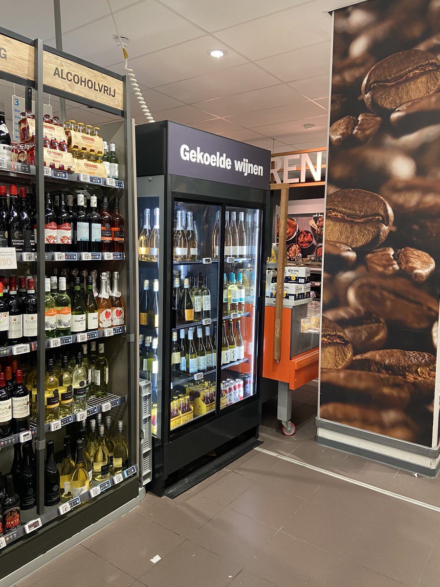 Uffff alveg hræðilegt er í supermarkaði í Hollandi og öll börnin hérna eru alveg blindfull