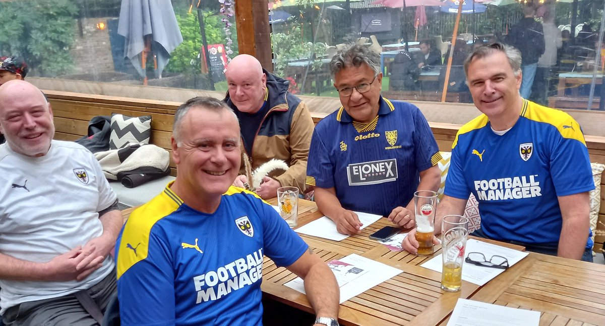 leather_bottle's tweet photo. Enjoying a pint before the @AFCWimbledon with our favourite #Wimbledonfans 🍺 https://t.co/eaHCCzkE87