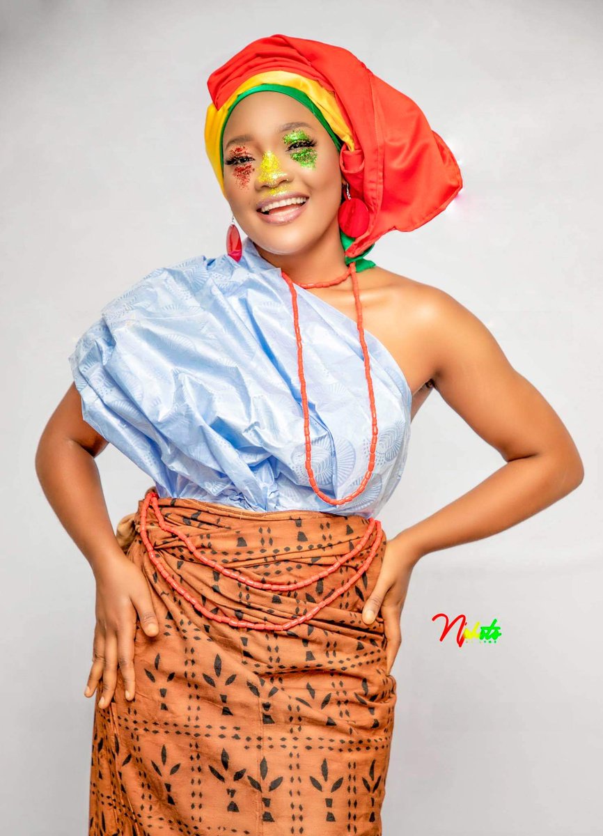 Bonne fête d’indépendance !🇬🇳 

Les 63 ans bien sonnés avec une nouvelle page de l’histoire de la Guinée. 

 Alors , que le chant de l’hymne national résonne encore, enfin que nous prenons conscience et vivons pleinement notre devise.

Lizzie 

#GuineeIndependanceDay #Guinee63