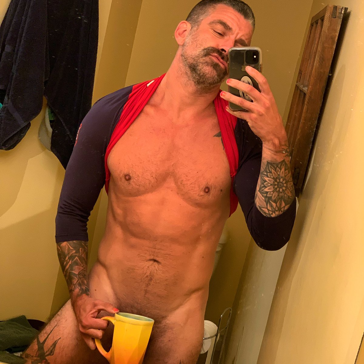 hardlybri's tweet photo. Coffee? #gaymuscle #gaytattoos #gaycanadian #gayuk #gayusa #gayaustralia https://t.co/zsSNivKcFq https://t.co/eKCTcMefNB