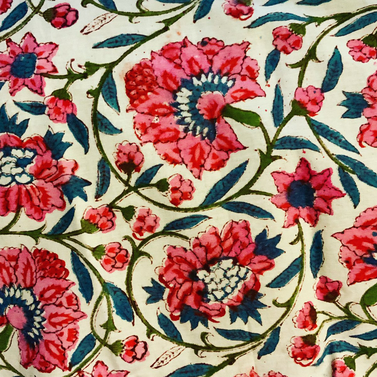 AliUnique2017's tweet photo. #weLoveFabric #LONDON #AMUSF #UPHOLSTERY #silk #velvet #wool #boucle #linen # #silk #velvet #wool #boucle #linen #damask #interiordesignlondon #femalfounders #interiordesignsoutheast #brockleyhome #brockleyhouse #brockleyhomes #croftonpark #honoroak #newcross 
#draperyfabric https://t.co/oHyTu8BtsS