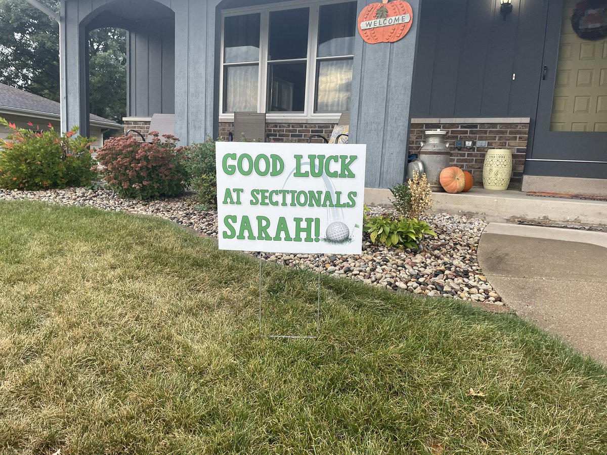 parker_golf's tweet photo. This team is special! They enjoy each other and support each other! #homecomingparade #signofsupport #girlsgolfrocks https://t.co/AQghuZhk3H