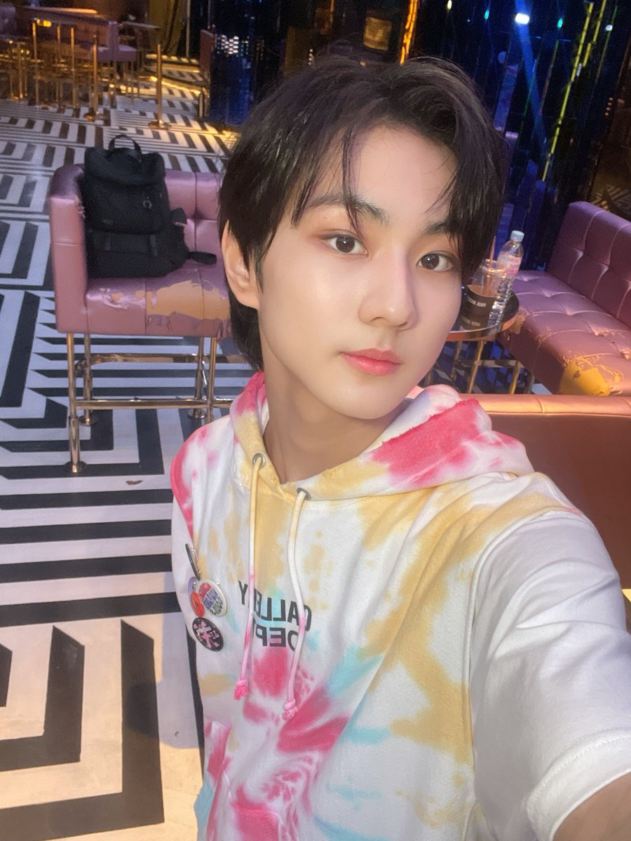WorldEngene's tweet photo. 《•TRAD•》211002
Gracias a nuestros ENGENES, recibimos el premio artista del año, T T❣️❣️
Siempre estoy agradecido y te amo 😊¡¡Esperen con ansias el próximo regreso!! Gracias ENGENE!! #ENHYPEN #ENGENE #TheFac #ENGENEs_ILoveYou
🐻©WorldEngene. https://t.co/YXwPJBDfYw