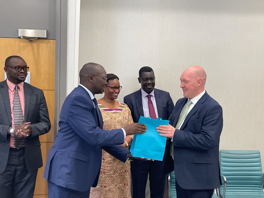 KenyaMissionUK's tweet photo. 2/6 HC @MEsipisu joined PSes @susan_mochache &amp; @PSPeterTum for talks with @SyedKamall &amp; other @DHSCgovuk officials to finalise partnership that will lead to employment of Kenyan nurses by the @NHSUK, and explore how 🇬🇧 may increase its vaccine access to 🇰🇪 on bilateral basis https://t.co/9YOnYD9KV5