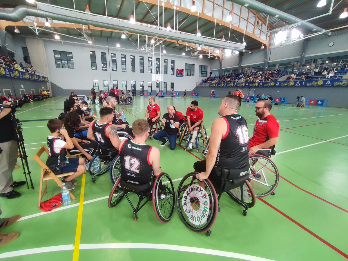 BilbaoBSR's tweet photo. Amistoso ante el @zuzenakclub (74-71) Minutos para todos los jugadores de la plantilla. ¡Queda una semana para que empiece la Liga! Eskerrik asko denarengatik @zaraobest! Nos hemos sentido como en casa. https://t.co/0S0Okkgfd0