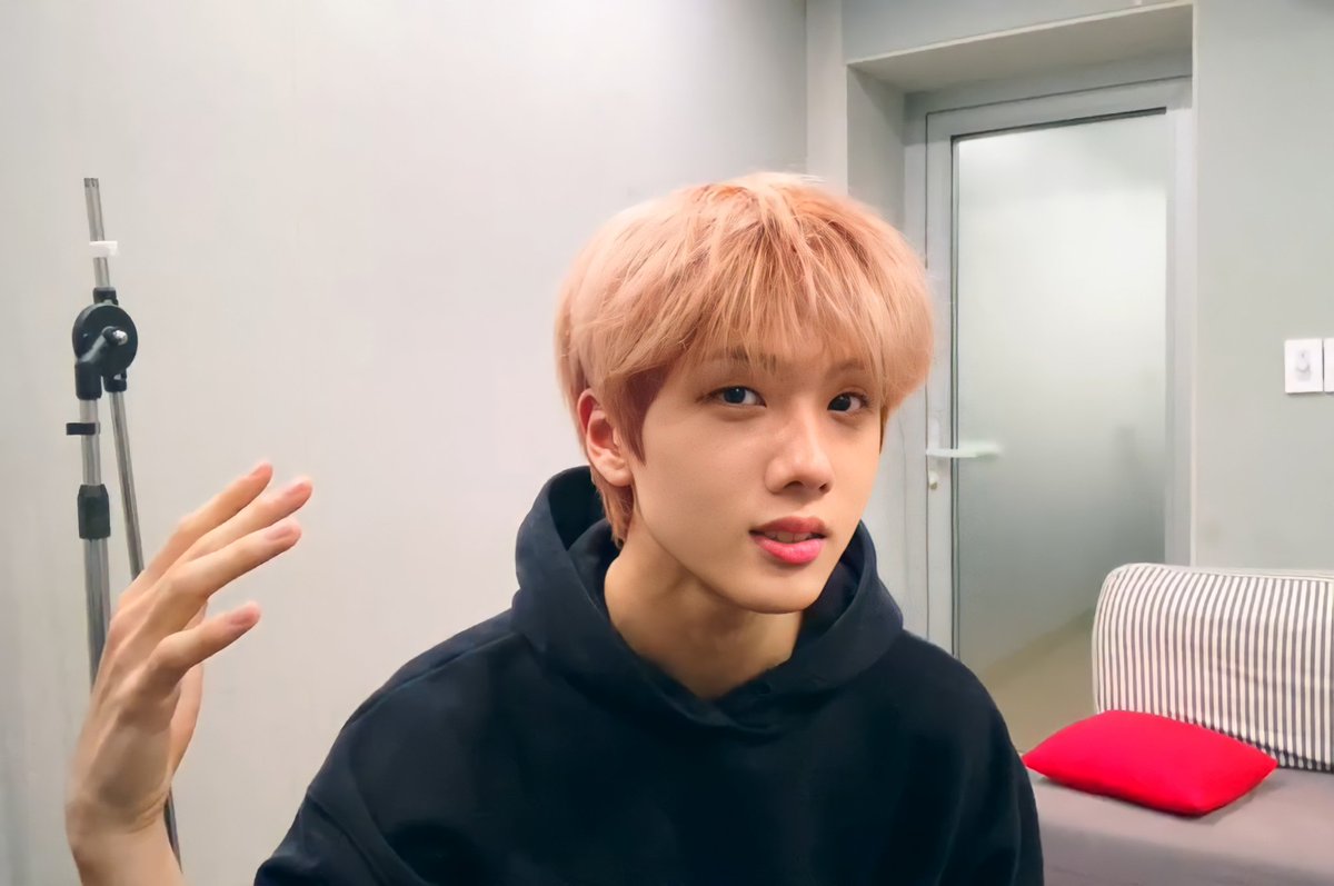 พี่เลิกชอบเขาแล้วมาชอบผมแทนได้มั้ย