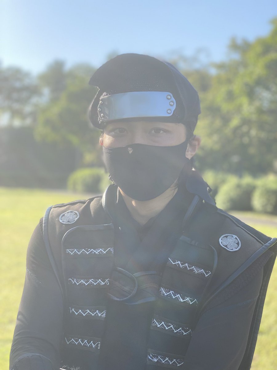 いつも私と半蔵様は会話ができない訳ですが
私「相変わらず話通じませんね」
半「お主の滑舌が悪い」
猿「拙者には聴こえておりまする」
という事で耳が露出された忍びの頭領