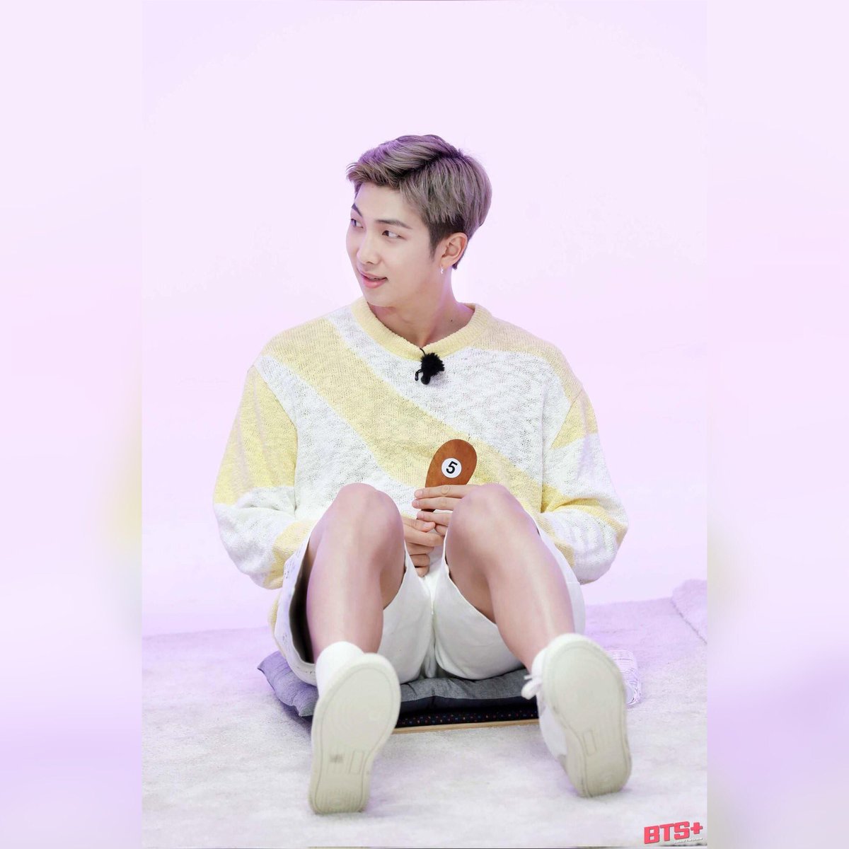 TheRealMe_RM's tweet photo. [ 🐳 | FOTO ] 

RM en detrás de escena del Run episodio 152

#BTS  #방탄소년단RM #방탄소년단  #Namjoon #RM @BTS_twt https://t.co/9cU2ffGuWu