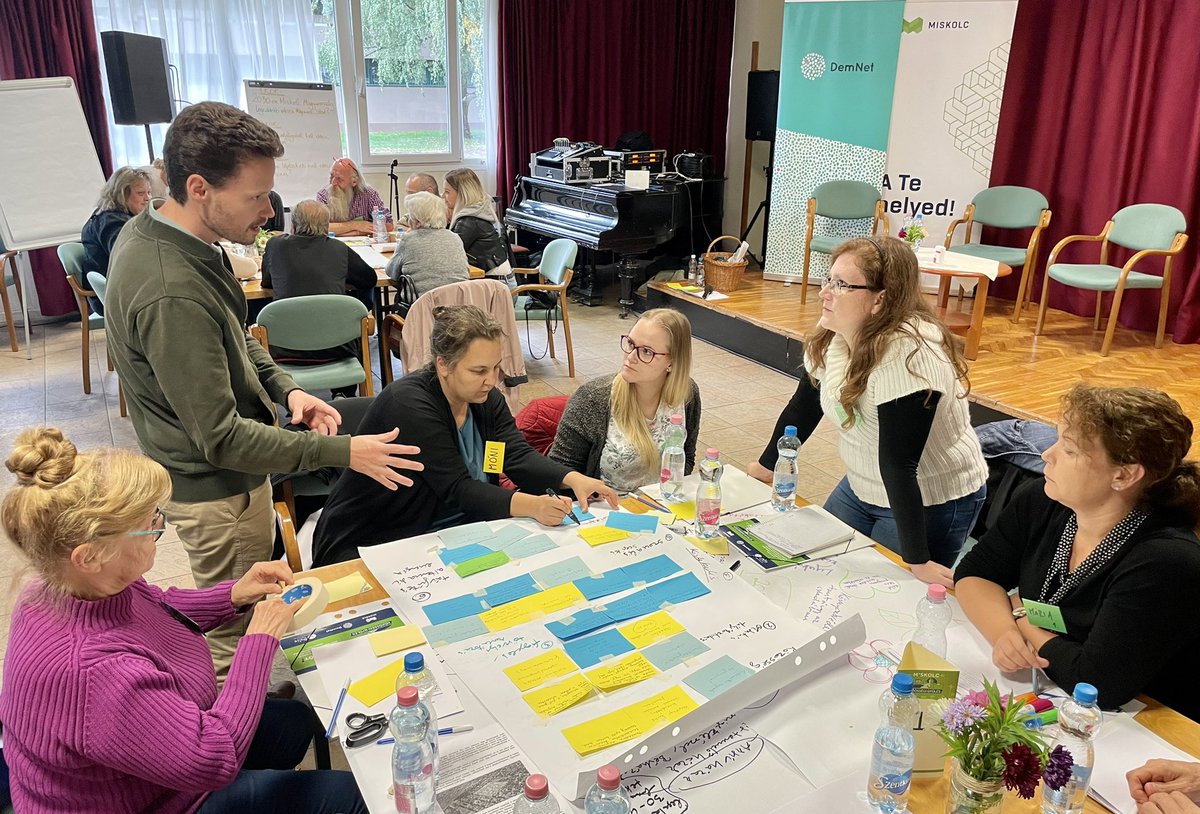 DemNetHungary's tweet image. No time to rest. Participants at the #citizensassembly in #Miskolc are getting ready to sum up their recomendations for improving #airquality.