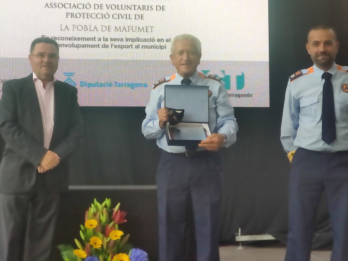 la_vpc's tweet photo. Avui el nostre Ajuntament conjuntament amb el Consell Esportiu del Tarragones ens a fer un reconeixement per la nostra trajectòria i la nostra implicació en desenvolupament del l'esport al nostre municipi, Moltes gràcies! https://t.co/YenCSOMDmN