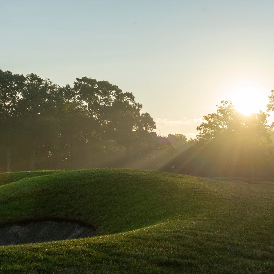CogHillGolf's tweet photo. Let the sunrise over another beautiful fall day on Dubs 🍂 

#CogHillGolf #PublicGolf #PalosPark #ChicagosBest #Dubsdread
Book tee time here https://t.co/vnScGJnpKC https://t.co/oRHaOludXI