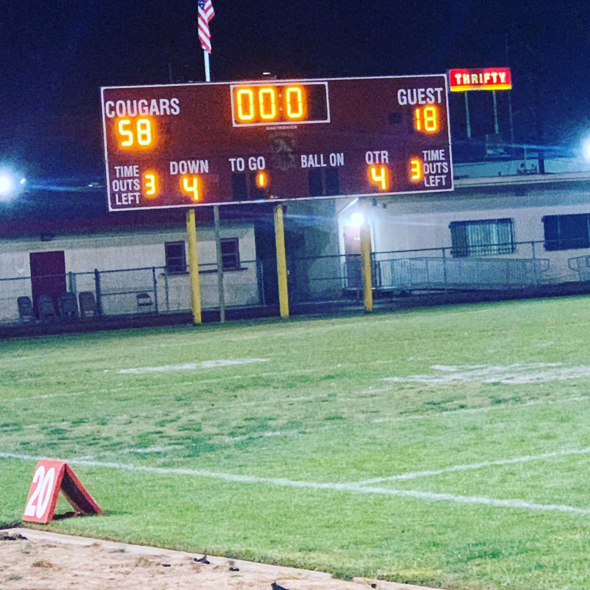 HighHawthorne's tweet photo. Great game last night bringing the W at #Homecoming2021 Vs Compton Centennial Hs. Keep trusting the process Cougars #HHS #Cougars #Chouse #TheThorne @HHSCougars @CoachSeeThed @derrickhill112 @monique_boone @stephennellman https://t.co/Ti8jNUFZTM