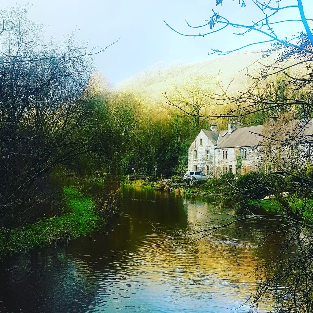 VisitPeaks's tweet photo. Need a change of scenery?  Try an outdoor escape in #PeakDistrict?  Enjoy lovely walks and space close to Riverside House #holidaycottage. With stunning river views. Why not plan a short break getaway?  Dog and family friendly #selfcatering  https://t.co/ONIyzck5CC https://t.co/kO0h32F735