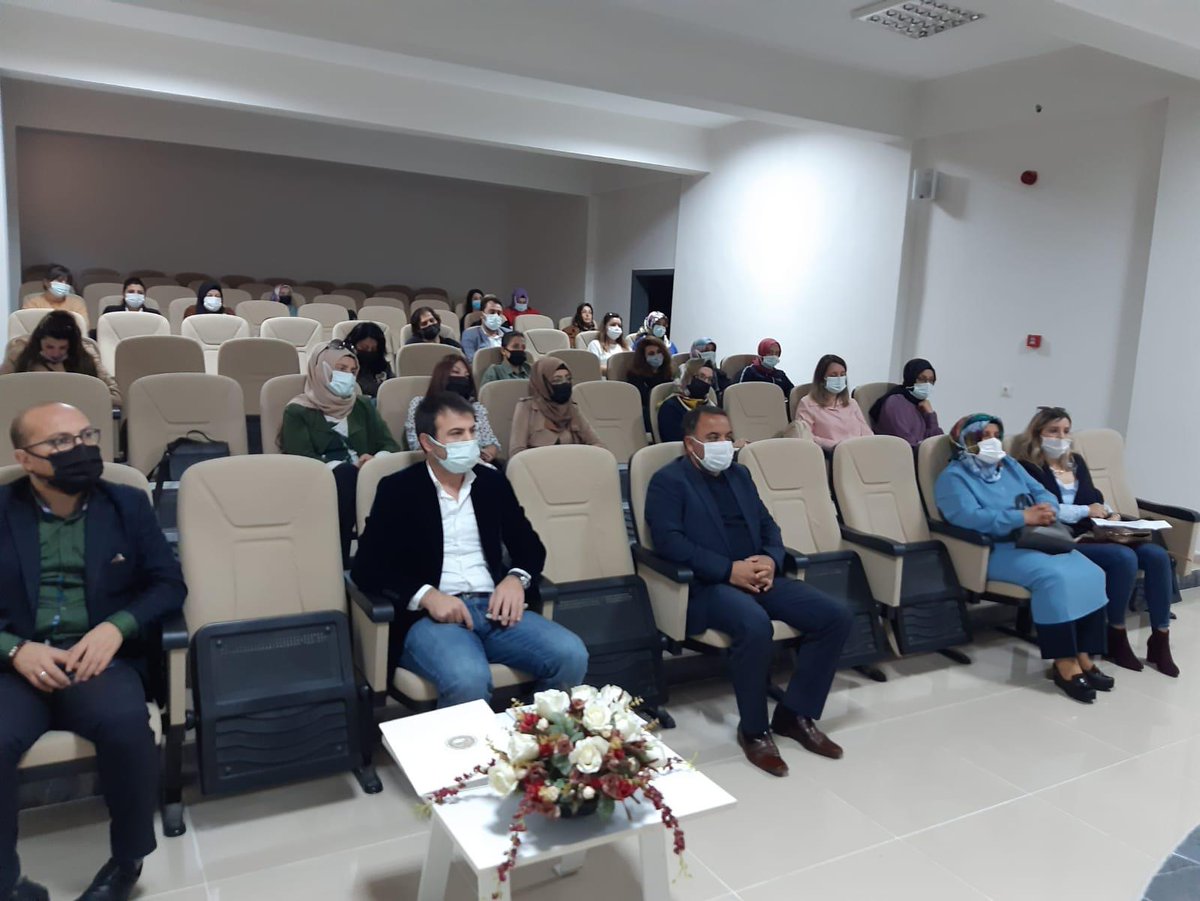 tokatmem's tweet photo. Müdürlüğümüzün yürüttüğü TÜBİTAK 4007 Bilim Şenliği kapsamında TÜBİTAK  kitapları editörü Dr. Mustafa ORHAN tarafından öğretmenlerimizle  “Çocuk Kitapları ve Popüler Bilim Yazarlığı Atölye Çalışması” yapıldı.

@tcmeb @GelenMustafa @Murat4Kucukali https://t.co/4hElSfiK4s