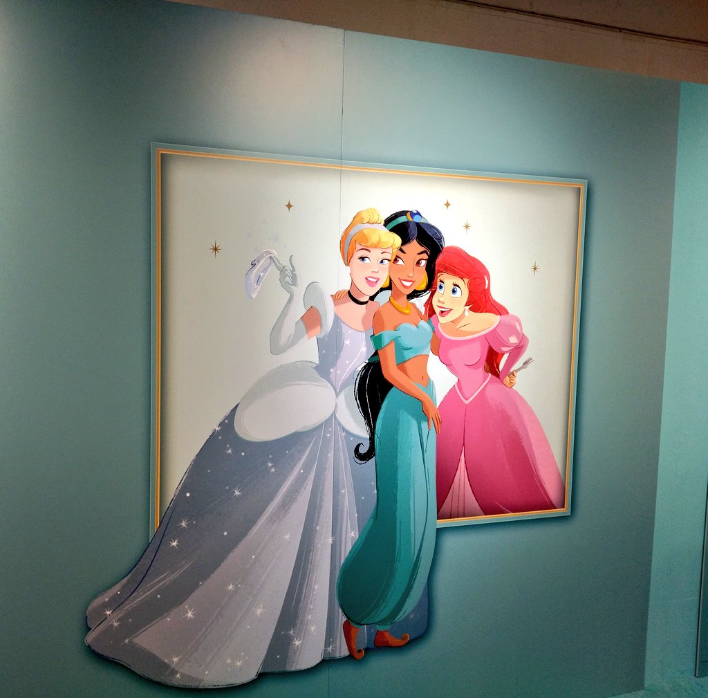 そのあと池袋のディズニープリンセスとアリスの期間限定のショップ も行ってきた 夕のイラスト