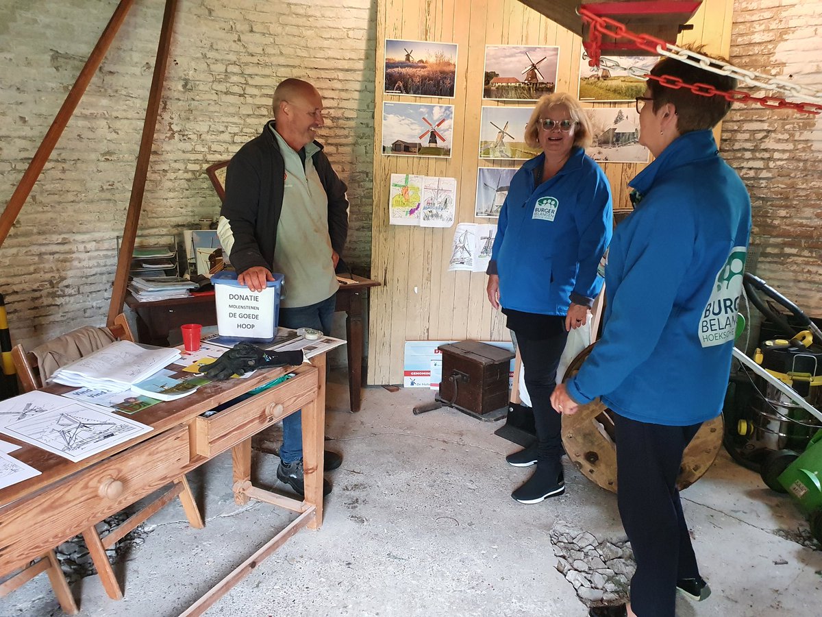 BelangenBurger's tweet photo. Vandaag was de vrolijke tuintjesmarkt door heel Mijnsheerenland #verkoop #ontmoeten Wat een leuk initiatief van de burger 👍 Zo blijft de #socialecohesie in stand in de dorpen In gesprek met verkopers van de aangeboden spullen en bij Korenmolen #DeGoedeHoop #volgendjaarweer 👏 https://t.co/YjKUuZ1ouX