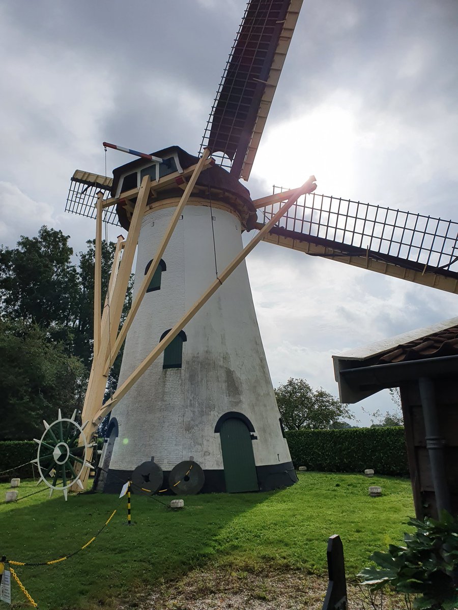 BelangenBurger's tweet photo. Vandaag was de vrolijke tuintjesmarkt door heel Mijnsheerenland #verkoop #ontmoeten Wat een leuk initiatief van de burger 👍 Zo blijft de #socialecohesie in stand in de dorpen In gesprek met verkopers van de aangeboden spullen en bij Korenmolen #DeGoedeHoop #volgendjaarweer 👏 https://t.co/YjKUuZ1ouX