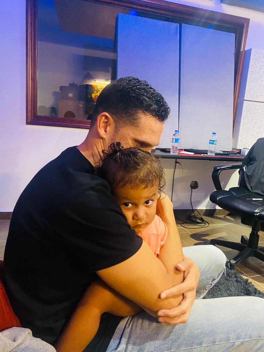 onisrodz's tweet photo. #studiotime https://t.co/KjvBzygd73