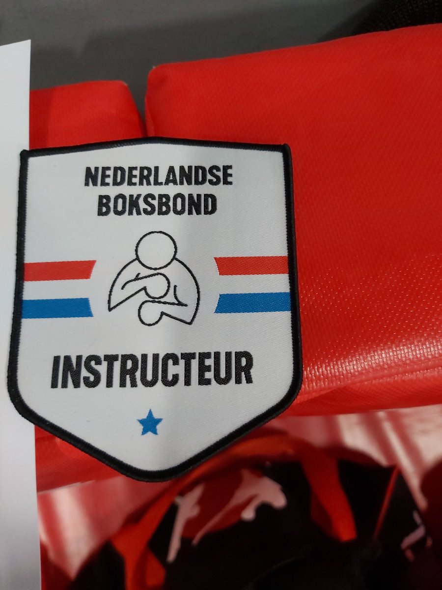 hardlopen67's tweet photo. Vandaag 6 uur lang alles gegeven. Kan nu kickbokskes en bokszaktraining geven.
Mooi kado voor mijn verjaardag 👊🥊💪🥂🥳geslaagd als instructeur https://t.co/bBUtfIMqdr