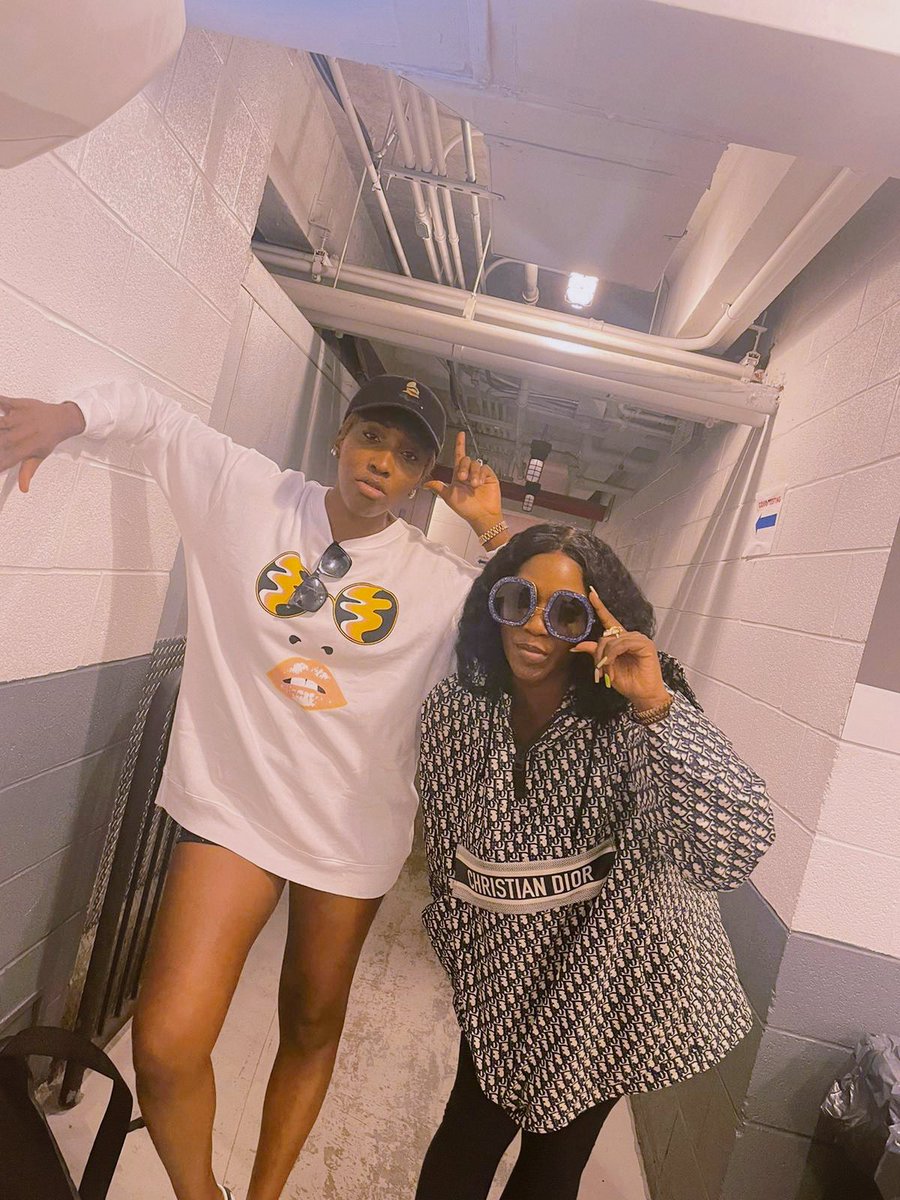 DJSOUPAMODEL's tweet image. New york city shutdown tin with @TiwaSavage 🙌🏽 #soundcheck