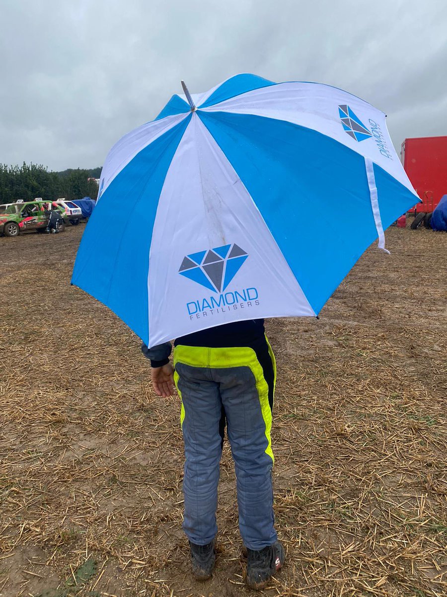 Diamondfertilis's tweet image. Lovely weather for ducks 🦆 🌧 #diamondessentials