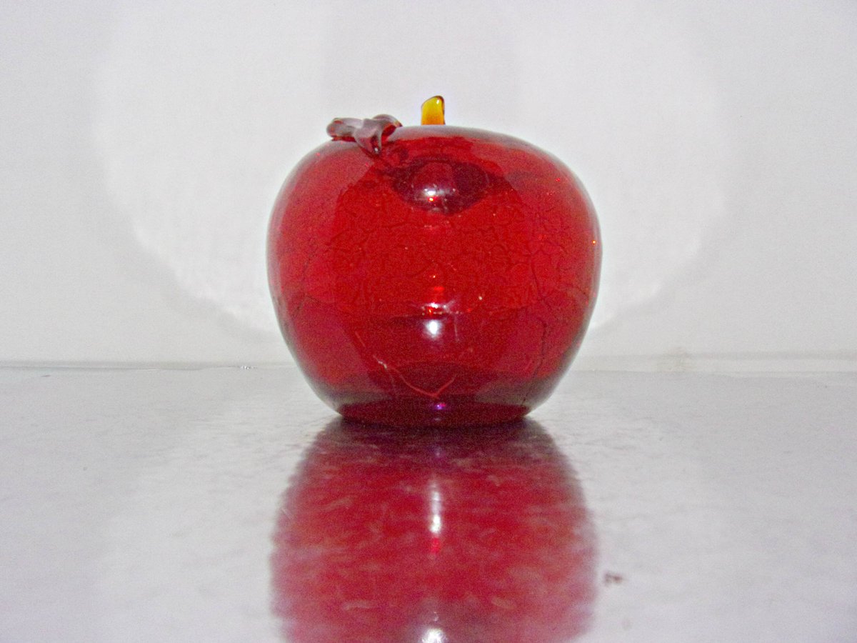 chestnutcrochet's tweet photo. Sharing for Helen JOsborne
Really love this, from the Etsy shop Gem2theiVintage. https://t.co/wHQz8EhmTa #etsy #toyoartglass #redcrackleglass #fruitpaperweights #accentdecor #toyocrackleglass #redglassapples #reddecor #redglass #midcenturydecor https://t.co/i6pCVfgNBT