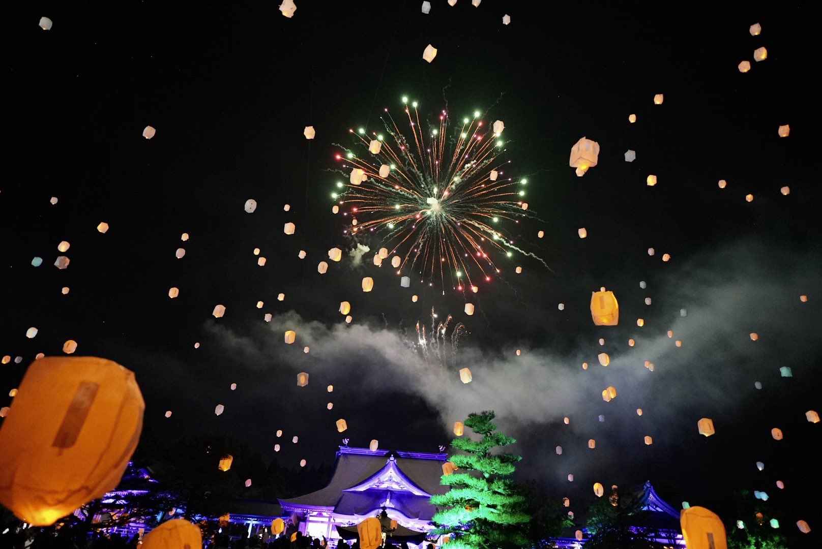 倶利迦羅不動寺 倶利伽羅不動寺 10 2 アカリート21 スカイランタンあがりました 今年はラストに花火 コラボとなりました アカリート アカリート21 スカイランタン 花火 T Co 5zqpneufct Twitter