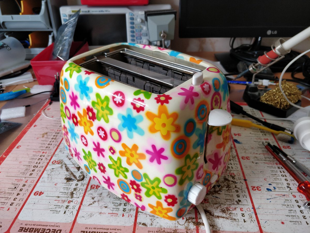 bluxte's tweet photo. I'm part of a "repair café" where people bring their broken devices and we (try to) repair them and teach their owner. I brought some homework with this toaster whose heating resistor was cut. One hour of work and 5 cm of wire and it's back on track! Don't trash things, fix them! https://t.co/eOWoAc6X8D