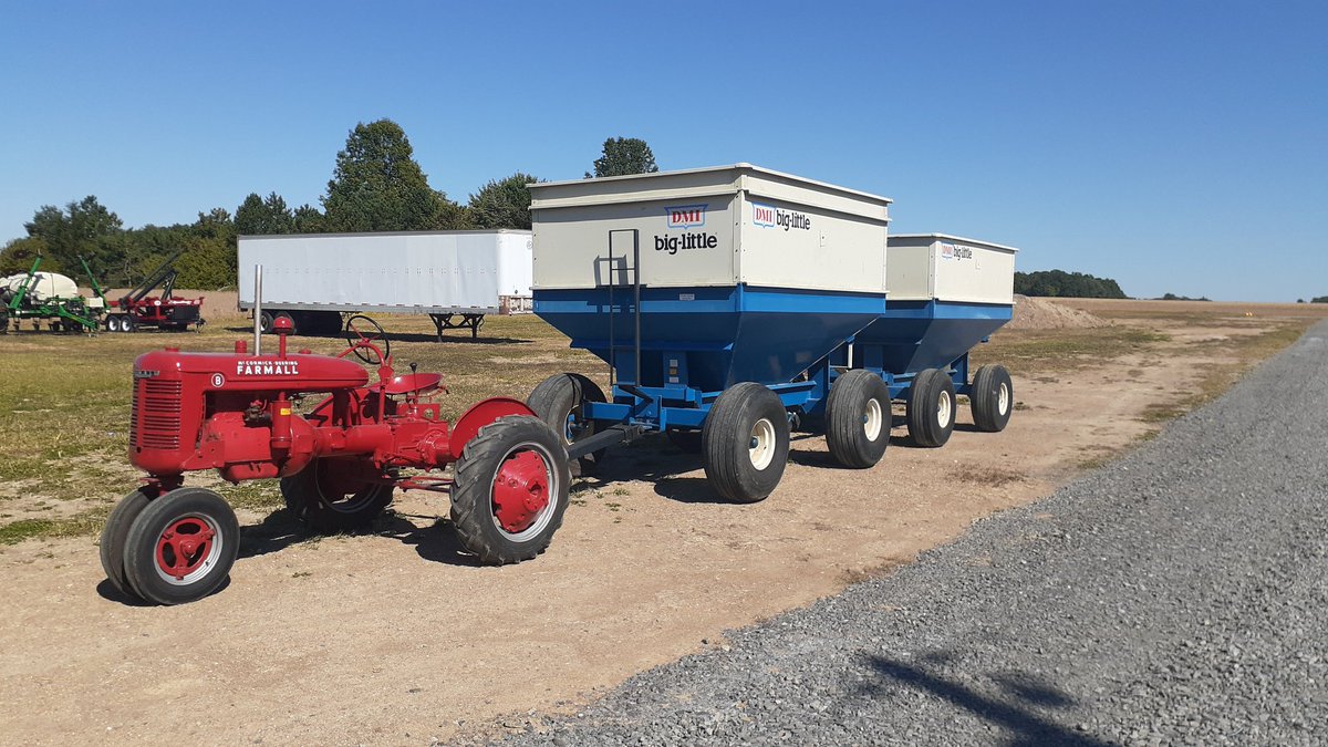 DynamicAgLLC's tweet photo. This is my 1941 farmall B with 250HP.... https://t.co/WtMscm63An
