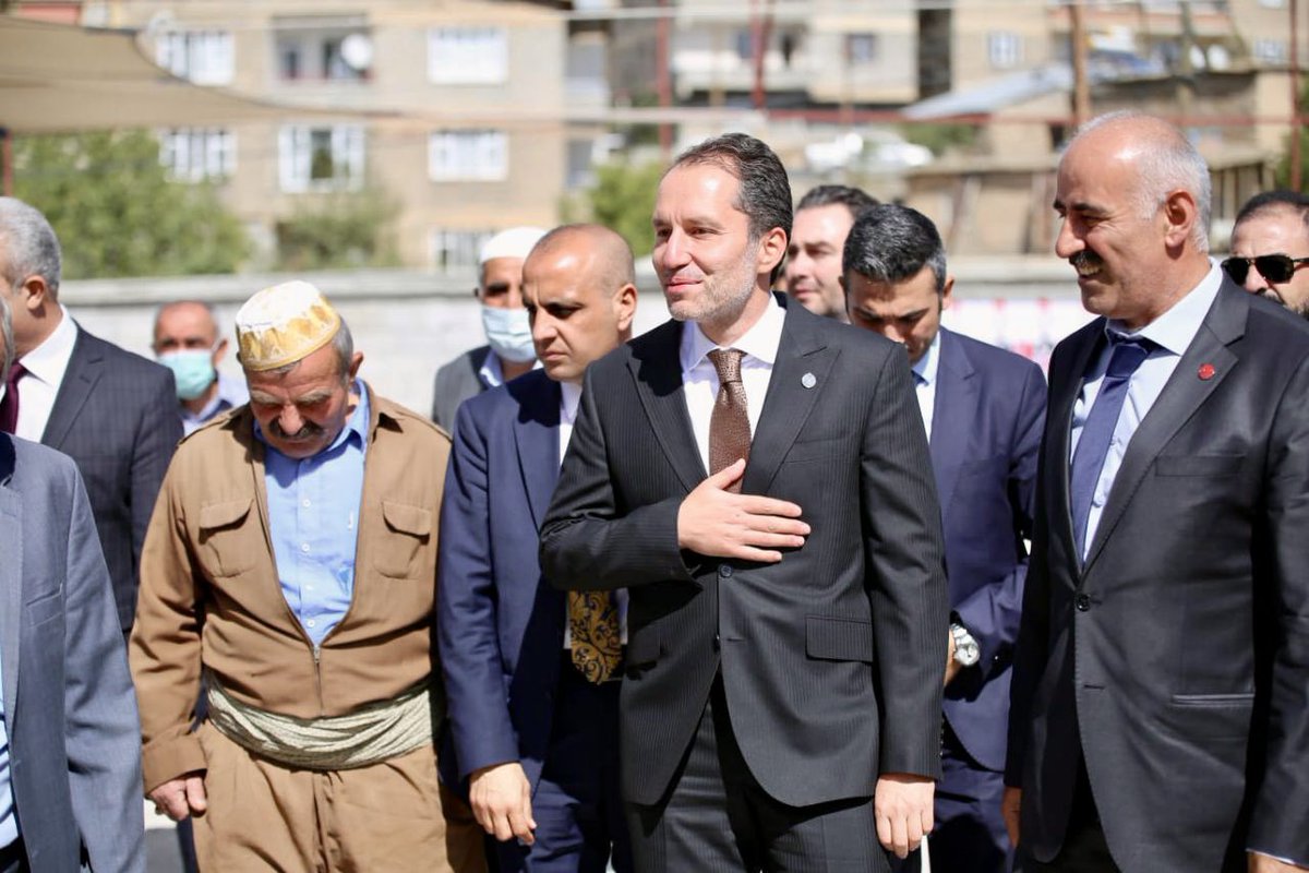 erbakanfatih's tweet photo. Hakkari merkezinde esnafımız ve halkımızla buluştuk. Hakkari halkı hem maddi hem de manevi bakımdan bunalmış durumda ve artık bir kurtuluş bekliyor. Kurtuluş geçmişte de olduğu gibi yine Milli Görüş’le, yine Refah’la olacak inşallah. https://t.co/ynZmoyQVOq