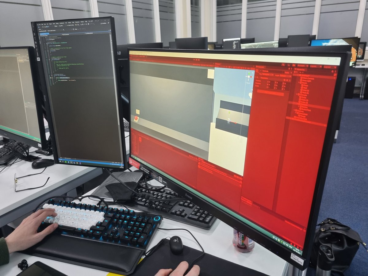 UoCGamesDevSoc's tweet photo. Screen check! 👀

#LudumDare #gamedev #games #gamejam #UoChester https://t.co/hkCh3hOtrN