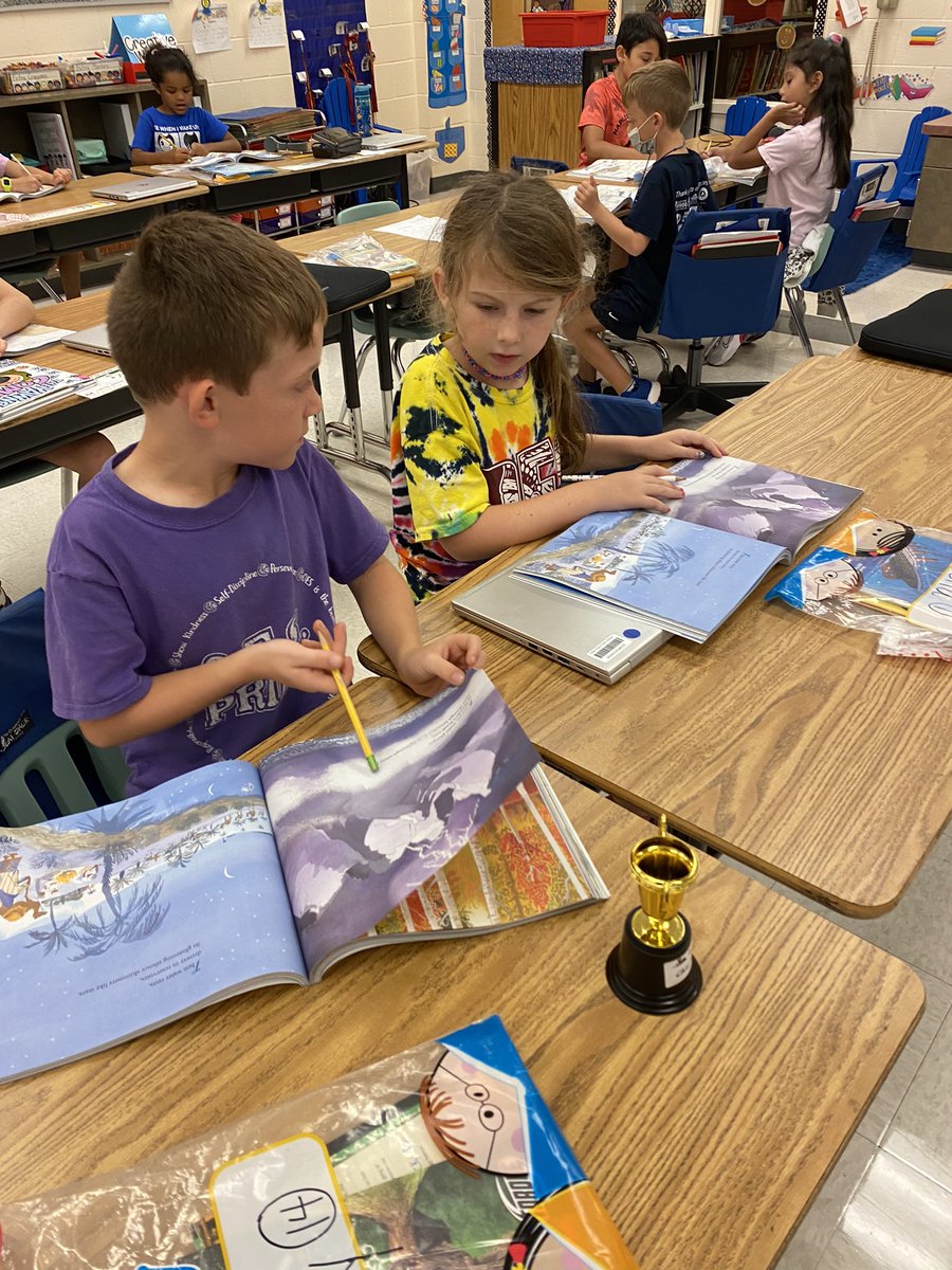 MrsSickelsClass's tweet photo. Annotating poetry in our reading books. Different ways the author describes water. #poetryscience @MrsSickelsClass @OESCHIEFS https://t.co/99jDq2bL3T