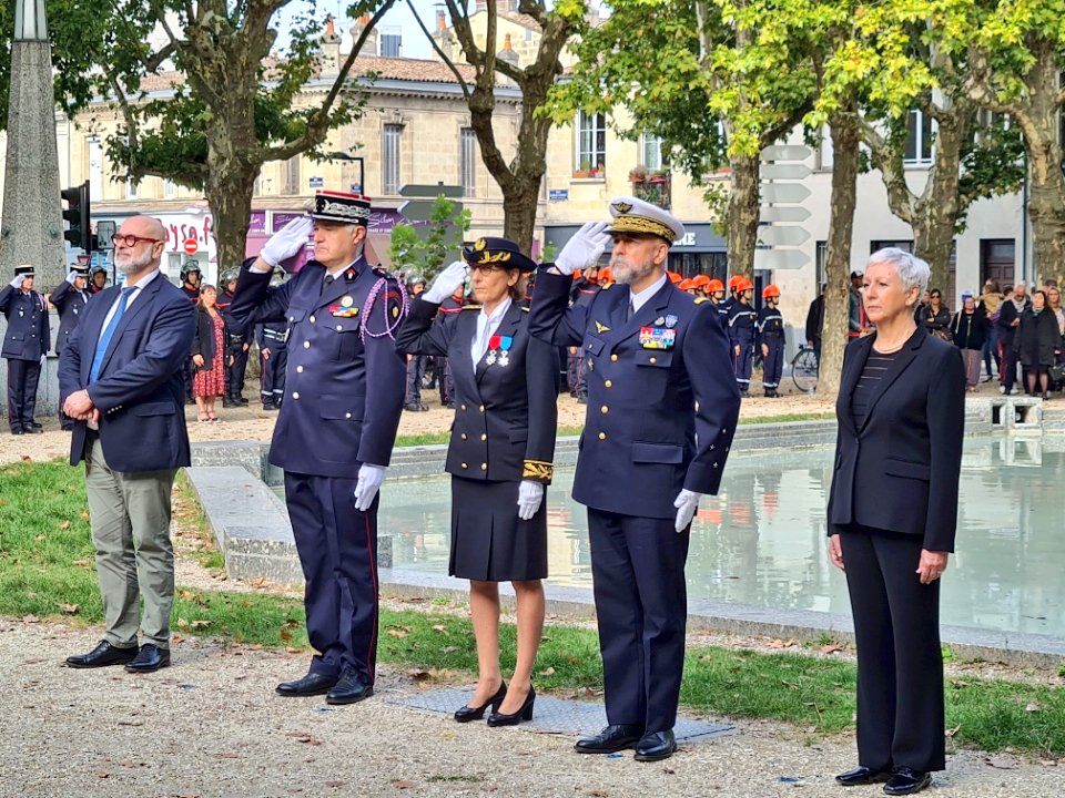 PrefAquitaine33's tweet photo. #JNSP2021
La directrice de cabinet de la préfète de la #Gironde, Belphine BALSA, a présidé la cérémonie à l'occasion de la journée nationale des sapeurs pompiers à #Bordeaux
👉 MERCI pour leur #engagement service des girondins
#Sdis33 https://t.co/XwD34svJZi