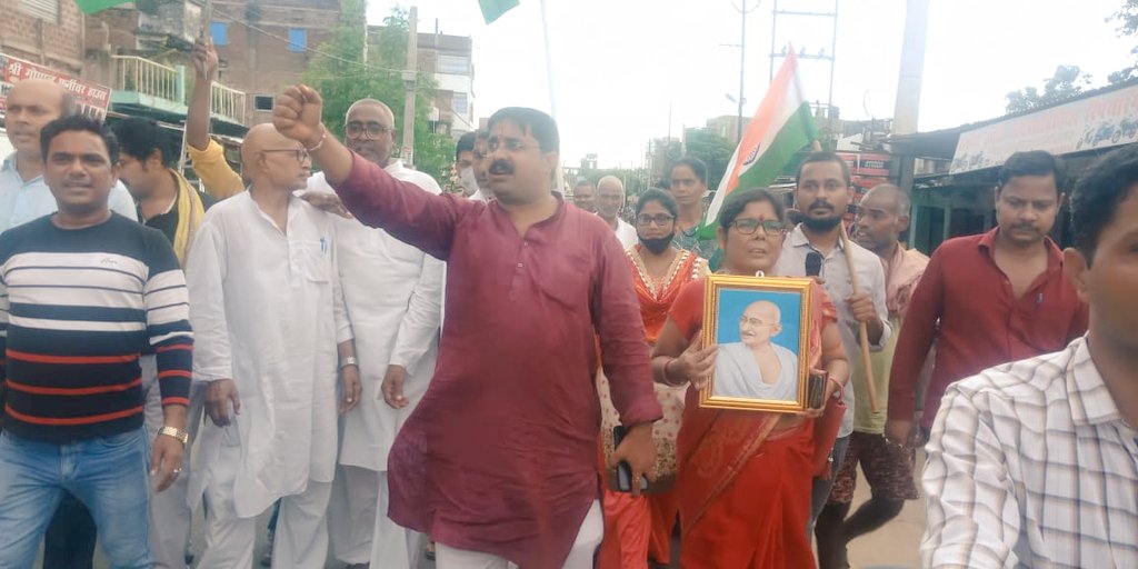 DrCSMishr's tweet photo. राष्ट्रपिता महात्मा गाँधी जी की 152वीं जयंती पर 
आज लखीसराय नगर परिषद से सुभाष चौक तक पद यात्रा की गई।
राष्ट्रपिता महात्मा गांधी को उनकी जन्म-जयंती पर विनम्र श्रद्धांजलि। पूज्य बापू का जीवन और आदर्श देश की हर पीढ़ी को कर्तव्य पथ ��र चलने के लिए प्रेरित करता रहेगा। https://t.co/PsCUm91RRH