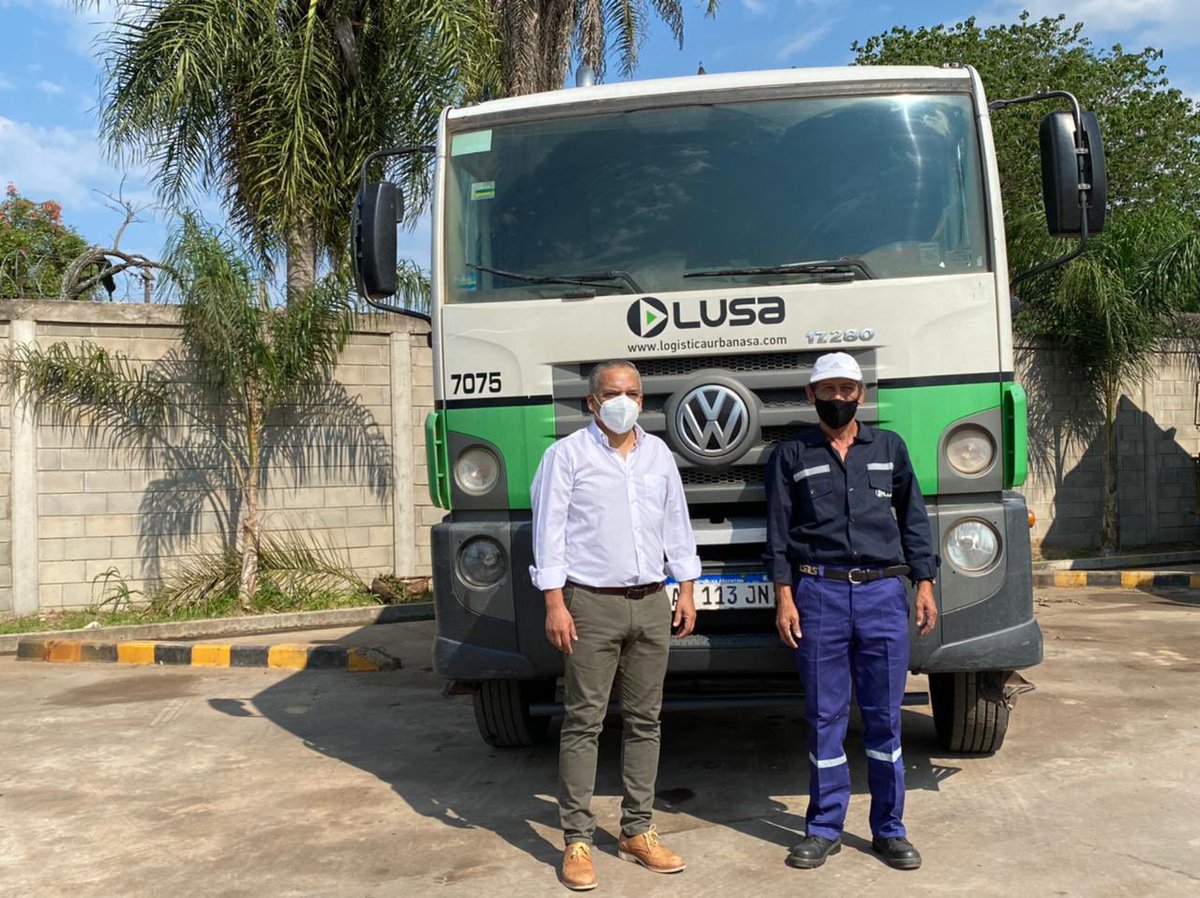 javirodriguezdf's tweet photo. 🚛  Uno de los rubros que ha debido dar cara durante la pandemia, ha sido el de los recolectores de residuos. Soy consiente del esfuerzo qué hay en su rutina laboral y valoro el tremendamente el trabajo que desarrollan día a día. 💚 Feliz #DiaDelRecolector ¡Gracias! https://t.co/YjpIVtumv8