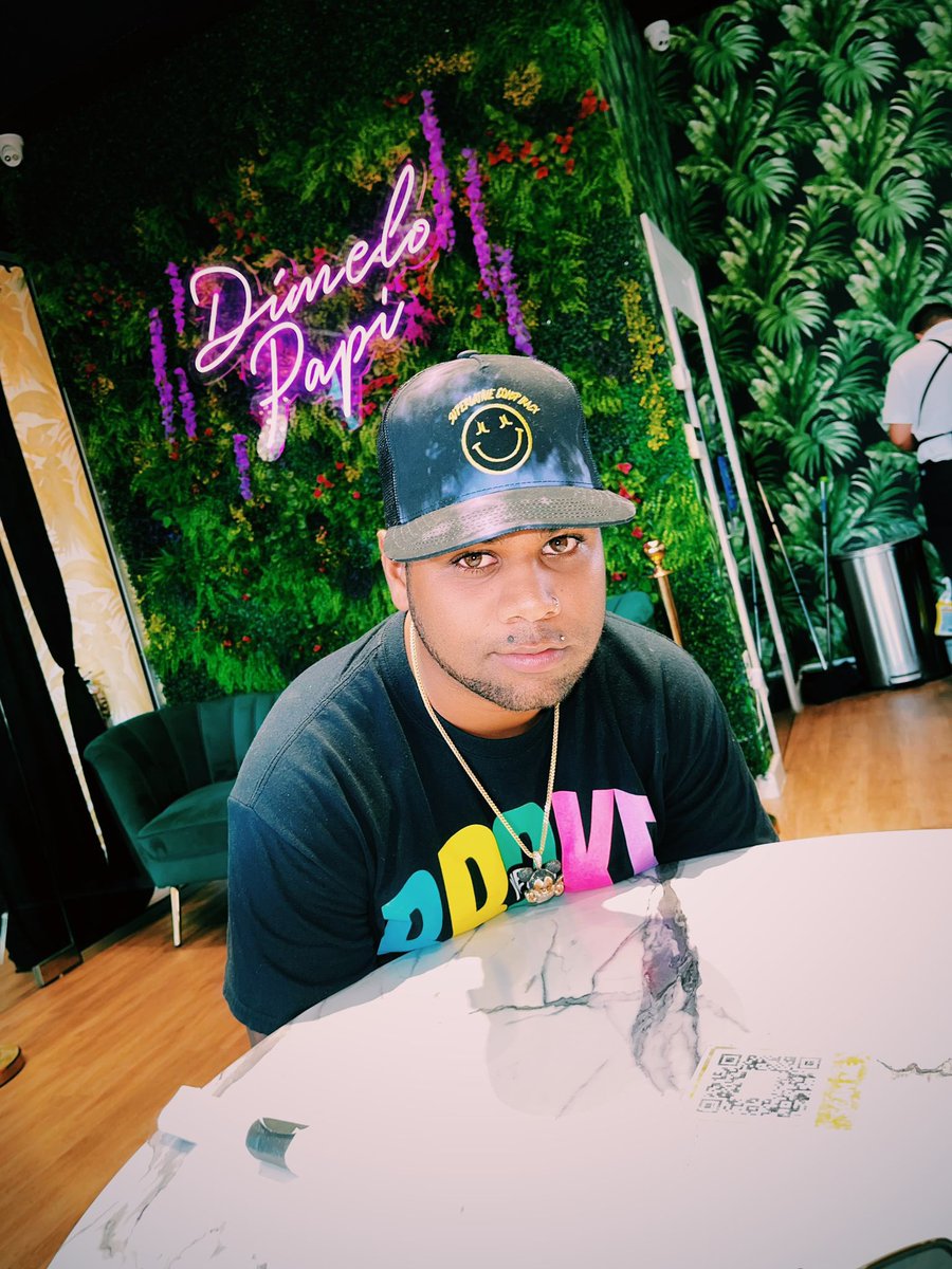 Manu_Manu_Real's tweet photo. Quienes más hablan son los que menos saben ,te lo digo yo que no hablo tanto 😏
#manumanu #miami #flowtropical 🌴 🖤 https://t.co/LKFy8HdykO