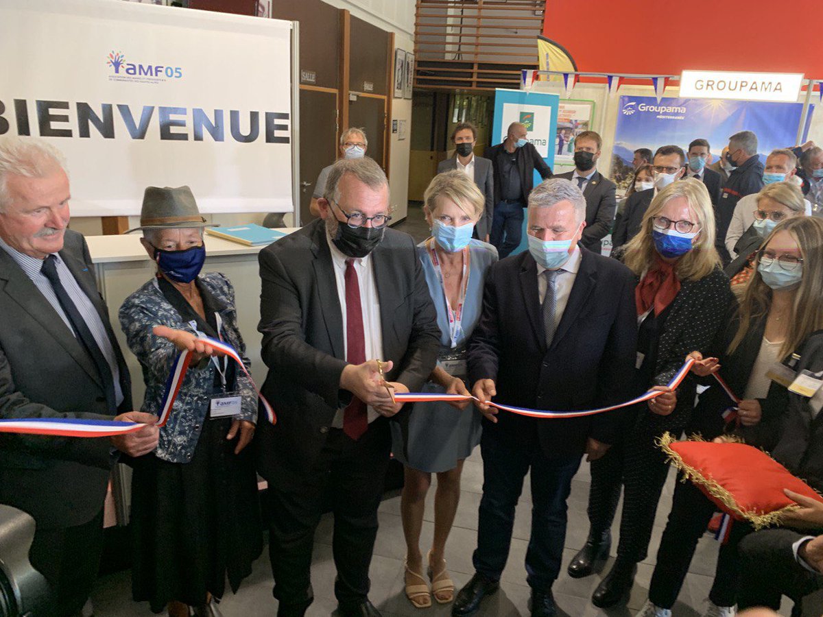 PascaleBoyerEM's tweet photo. J'étais présente au Congrès de l’Association des Maires des Hautes Alpes.Un réel plaisir d’échanger avec nos élus sur différents sujets :
Finances publiques, quid des saisonniers, les mobilités, la dotation biodiversité, le réseau routier. #amf05 @l_amf https://t.co/o655nVRUuZ
